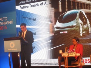 Bosch (China) Investment Ltd., Executive Vice President Dr. Xu Daquan (left) speaking at the 4th Auto Shanghai Summit 2015. 