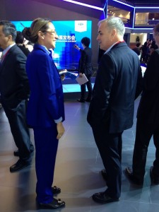 General Motors Executive VP & President – GMI Stefan Jacoby in discussion with LIASE Board Member and Asia MD, Vanessa Moriel.