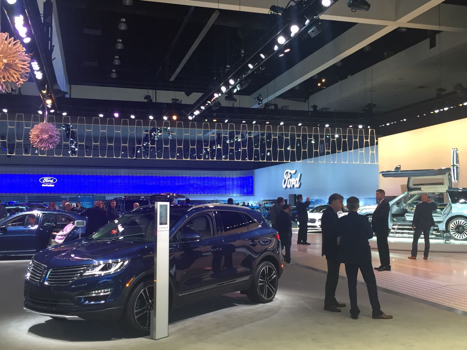 Ford debuted the new Ecosport SUV at the LA Auto Show. The new SUV targets environmentally conscious millennials and older baby-boomers looking for a small sized SUV. 