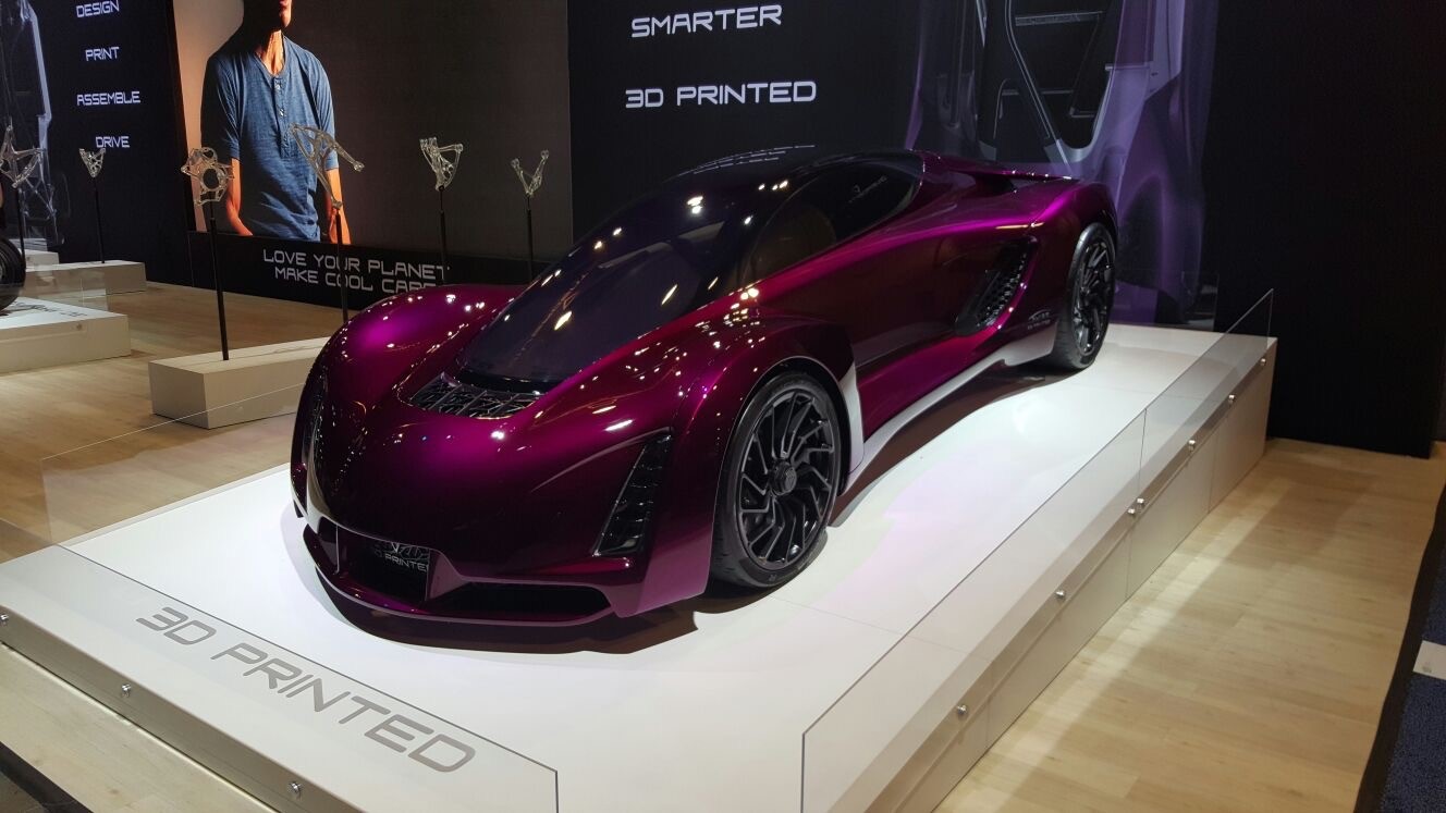 Divergent, an automotive 3D printing company, displayed their impressive ‘Blade’ car and ‘Dagger’ motorcycle at CES 2017.